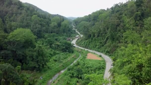 Route aérienne de tir en montagne . — Video