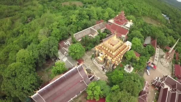 Luchtfoto Shot Wat phra dat suthon mongkhon khiri in phrae, Thailand — Stockvideo