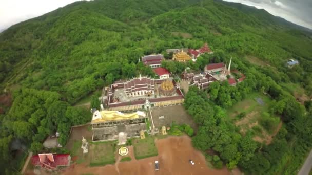 Luchtfoto Shot Wat phra dat suthon mongkhon khiri in phrae, Thailand — Stockvideo