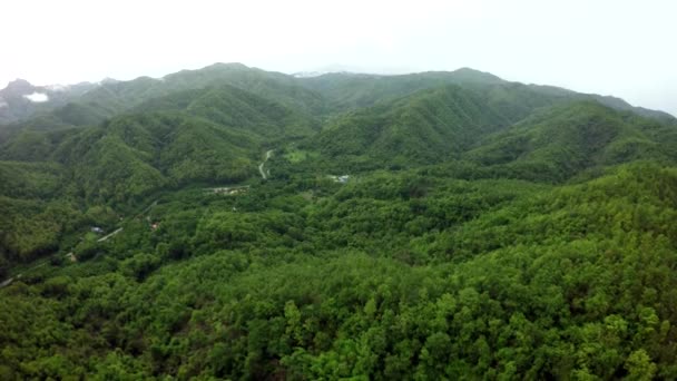 Antenne Wat Phra dat Doi Leng beschoten phare, Thailand — Stockvideo