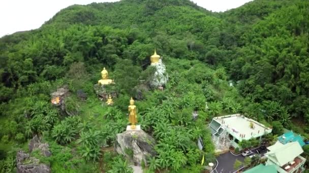 Letecký snímek wat prathet v kwaen v phrae, Thajsko. — Stock video