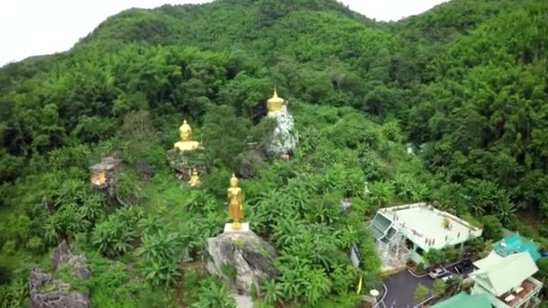 Aerial strzał wat prathet w kwaen w phrae, Tajlandia. — Wideo stockowe