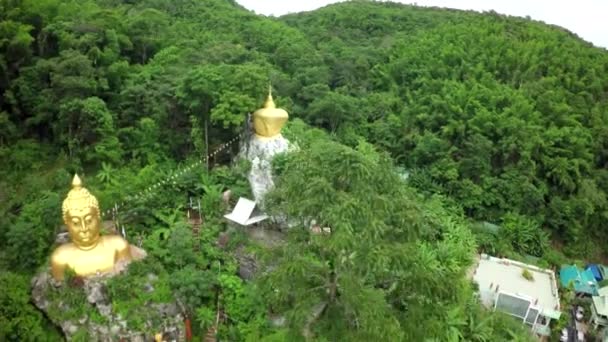 Aerial strzał wat prathet w kwaen w phrae, Tajlandia. — Wideo stockowe