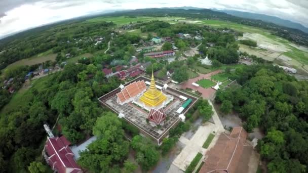 Luchtfoto rond tempel in nan, Thailand. — Stockvideo