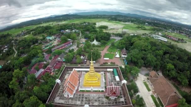 Luchtfoto rond tempel in nan, Thailand. — Stockvideo