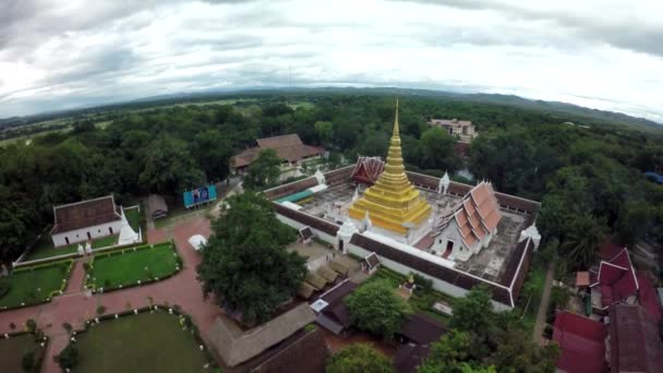 Luchtfoto rond tempel in nan, Thailand. — Stockvideo