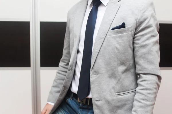 Man in gray suit with tie, tie clip and handkerchief — Stock Photo, Image