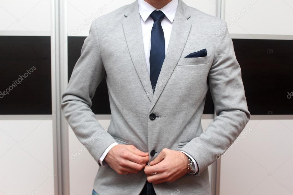 Buzz Obligate Chip Homem de terno cinza com gravata, clipe de gravata e lenço fotos, imagens  de © nelex01 #96458188