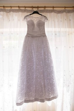 gelin beyaz gelinlik ayrıntıları