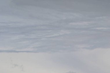 Gökyüzündeki fırtınalı kara bulutlar