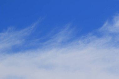 Gökyüzündeki fırtınalı kara bulutlar