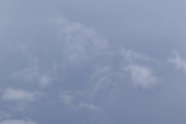 Gökyüzündeki fırtınalı kara bulutlar