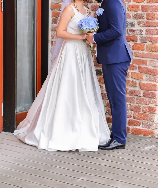 Bride Groom Together Holding Blue Flower Bouquet — Stock Photo, Image