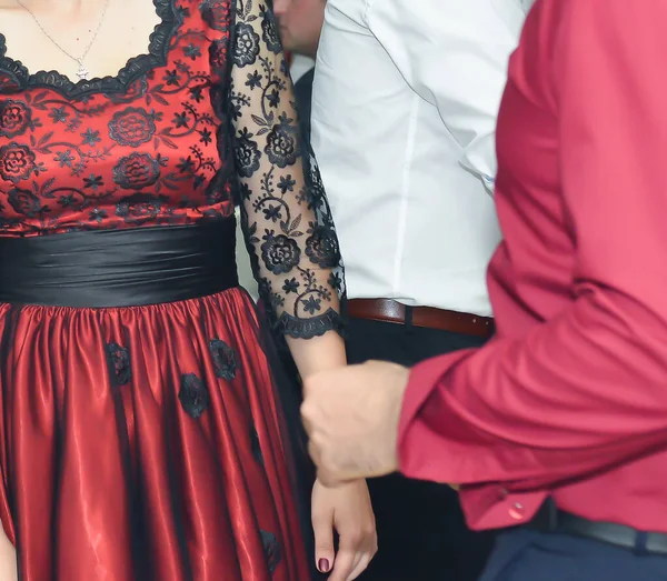 Emberek Táncolnak Esküvői Partin Összpontosítani Lábak — Stock Fotó