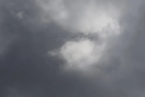 空の嵐の暗い雲 — ストック写真