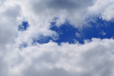 Yağmurlu bir günde bulut oluşumları