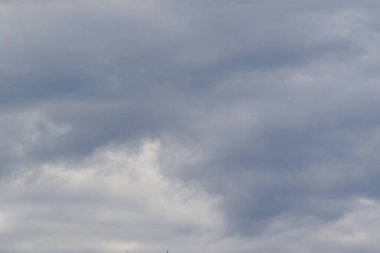 Yağmurlu bir günde bulut oluşumları