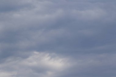 Yağmurlu bir günde bulut oluşumları