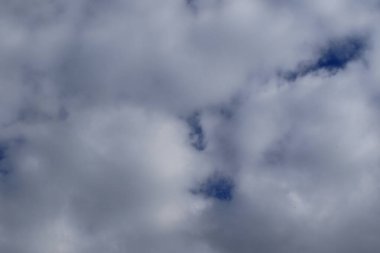 Yağmurlu bir günde bulut oluşumları