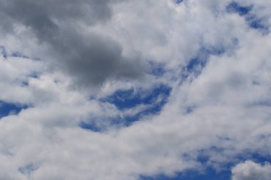 Yağmurlu bir günde bulut oluşumları