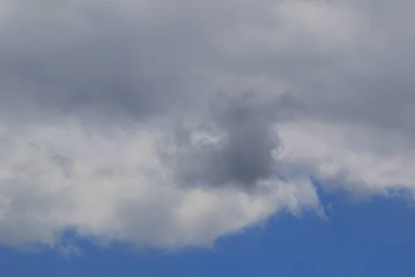 雨の日に雲が形成され — ストック写真