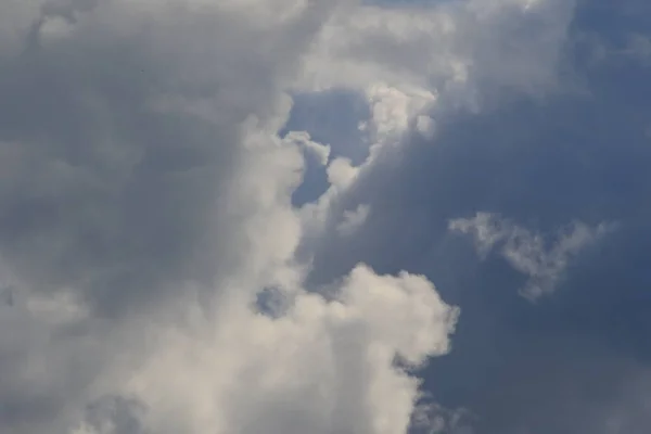 雨の日に雲が形成され — ストック写真