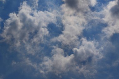 Yağmurlu bir günde bulut oluşumları