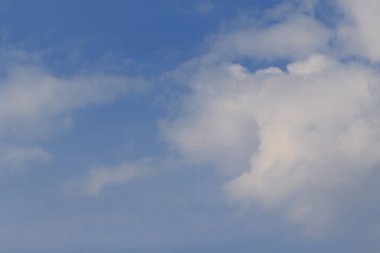 Yağmurlu bir günde bulut oluşumları