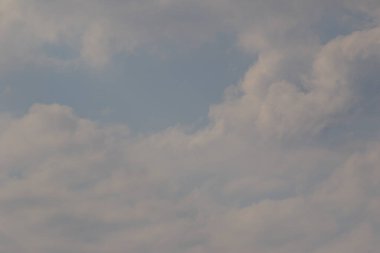 Yağmurlu bir günde bulut oluşumları