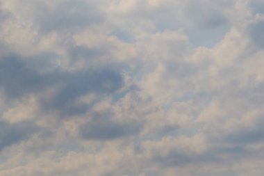 Yağmurlu bir günde bulut oluşumları