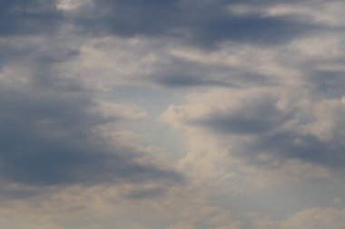 Yağmurlu bir günde bulut oluşumları