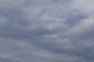 Yağmurlu bir günde bulut oluşumları