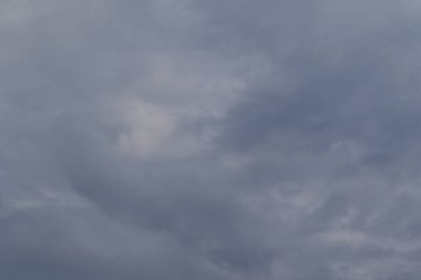 Yağmurlu bir günde bulut oluşumları