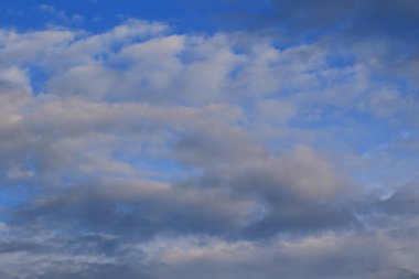 Yağmurlu bir günde bulut oluşumları