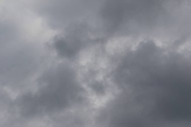 Yağmurlu bir günde bulut oluşumları