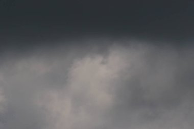 Yağmurlu bir günde bulut oluşumları