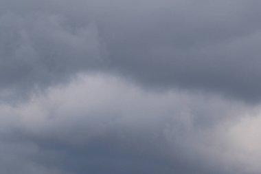 Yağmurlu bir günde bulut oluşumları