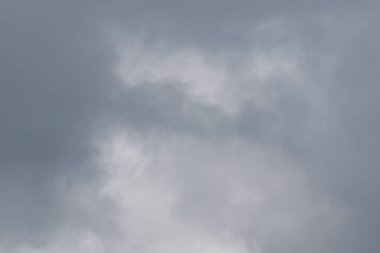 Yağmurlu bir günde bulut oluşumları