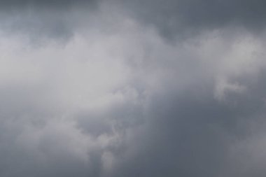 Yağmurlu bir günde bulut oluşumları