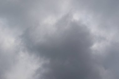 Yağmurlu bir günde bulut oluşumları