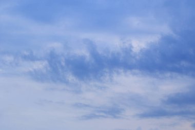 Yağmurlu bir günde bulut oluşumları