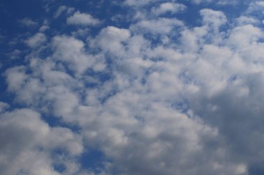 Yağmurlu bir günde bulut oluşumları