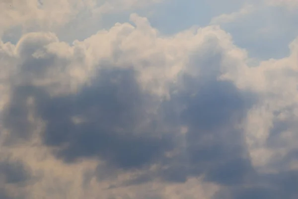 雨の日に雲が形成され — ストック写真