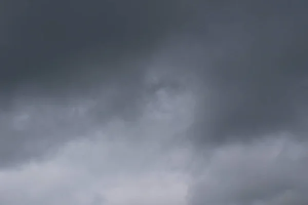 雨の日に雲が形成され — ストック写真