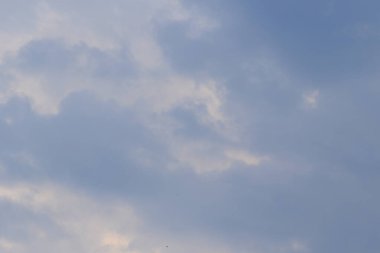 Yağmurlu bir günde bulut oluşumları