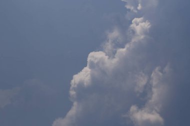 Yağmurlu bir günde bulut oluşumları