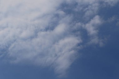 Yağmurlu bir günde bulut oluşumları