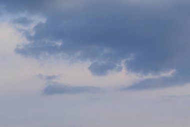 Yağmurlu bir günde bulut oluşumları