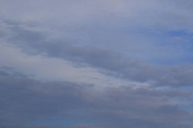 Yağmurlu bir günde bulut oluşumları