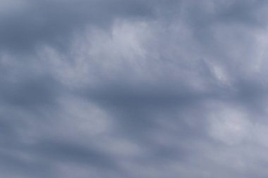 Yağmurlu bir günde bulut oluşumları